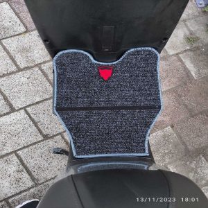 Elektrikli Motosiklet Aksesuar Koruyucu Paspas RKS DEE1500 Uyumlu Gri Kenar Overlok Kurt Armalı