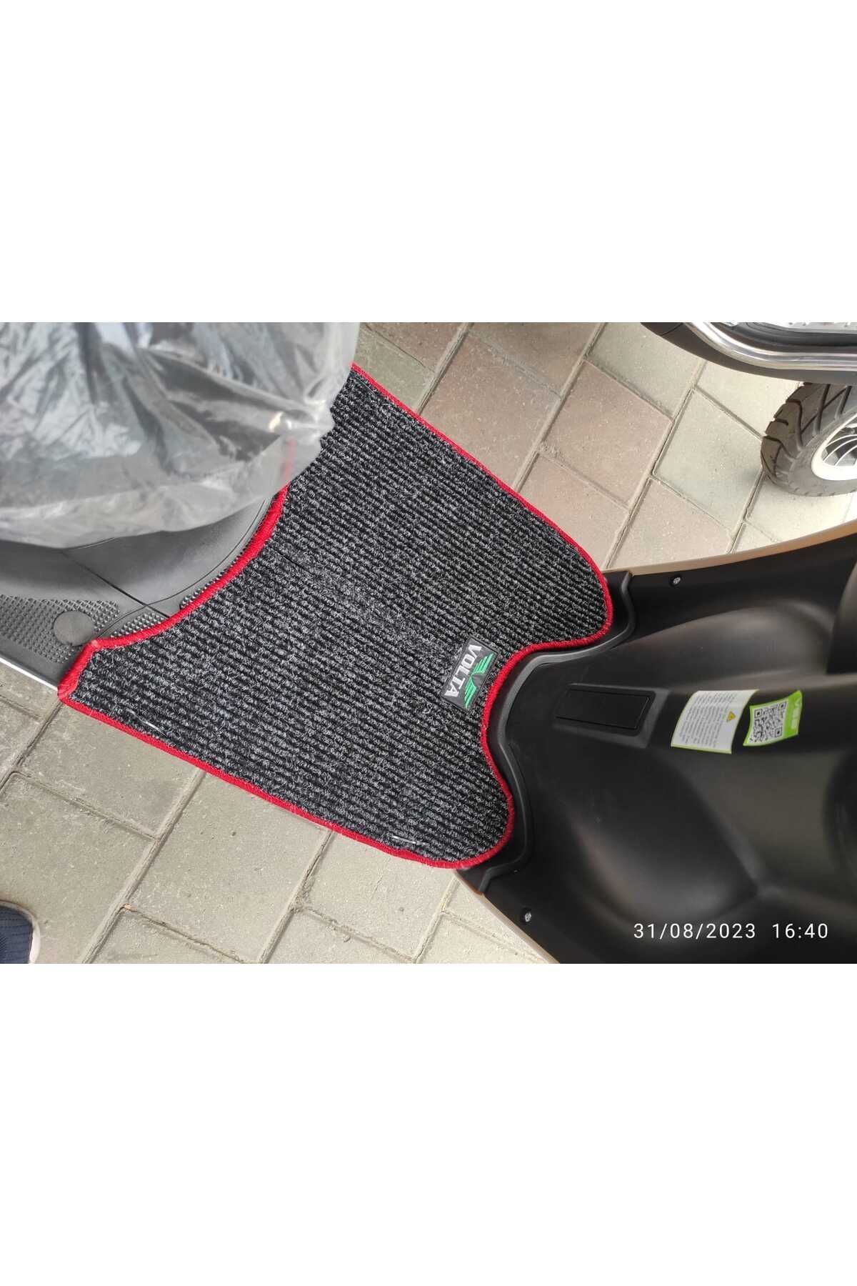 Elektrikli Motosiklet Aksesuar Koruyucu Paspas Volta VS2 Uyumlu Kırmızı Overlok Volta Nakış Armalı - Görsel 2